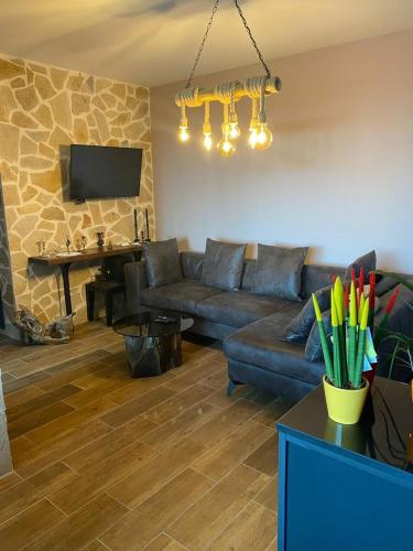 ES Luxury Apartment - Image 2