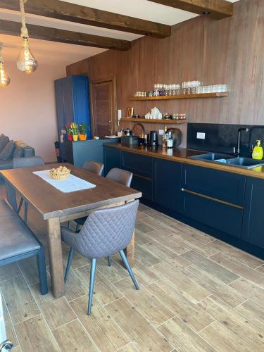 ES Luxury Apartment - Image 3