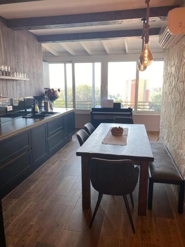 ES Luxury Apartment - Image 4