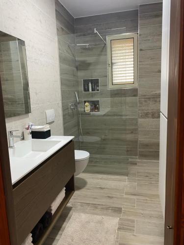 ES Luxury Apartment - Image 5