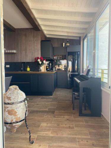 ES Luxury Apartment - Image 6