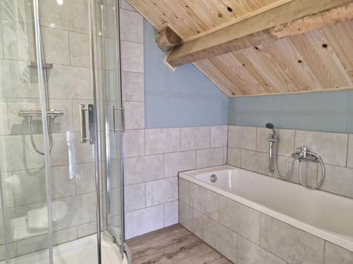 Koupelna v ubytování Gite La Maison Des Trois Grands
