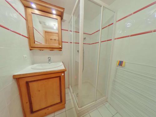 a bathroom with a shower and a sink and a mirror at Appartement Villard-sur-Doron, 2 pièces, 4 personnes - FR-1-594-156 in Villard-sur-Doron