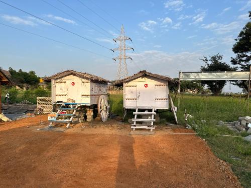 a couple of trailer houses sitting on the side of a dirt road at The Gravity Cafe -A Unit Of StayChillHampi in New Hampi