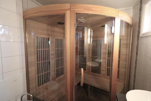 Ett badrum på RIBO Apartment Katterjåkk