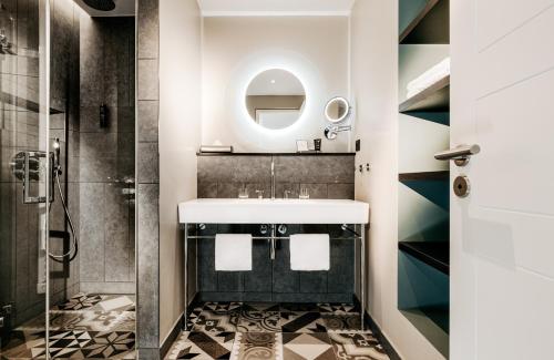 a bathroom with a sink and a mirror at Hotel am Ochsentor in Andernach