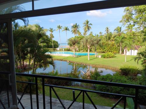 Kolam renang di atau dekat dengan Bonita Village Beachfront Apartment with Pool and Screened Balcony