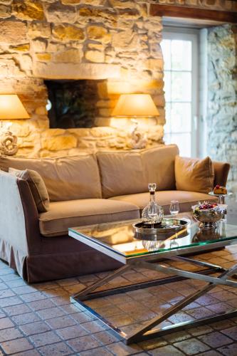 a living room with a couch and a table at Schlosshotel Hugenpoet in Essen