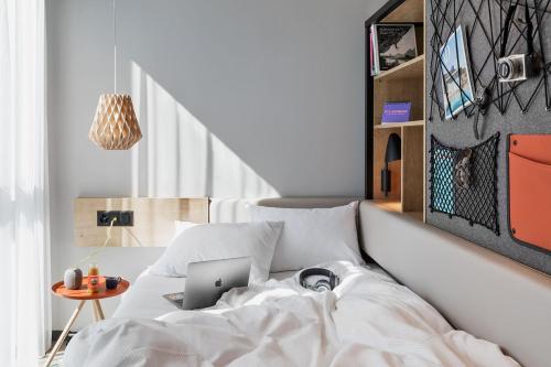 מיטה או מיטות בחדר ב-Stay KooooK Leipzig City - Online Check In NEW OPENING