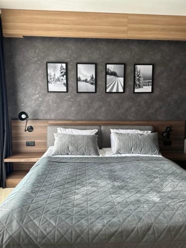 Ένα ή περισσότερα κρεβάτια σε δωμάτιο στο WOODSIDE Apartment M Kopaonik FREE Parking