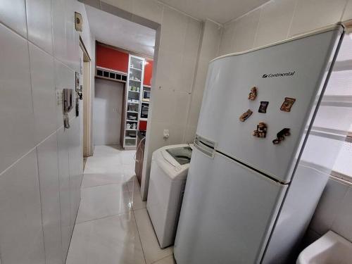 Et badeværelse på Belo Apto. 3/4 no setor Marista