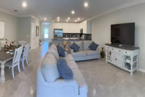 Luxurious Farm Style House photo 1