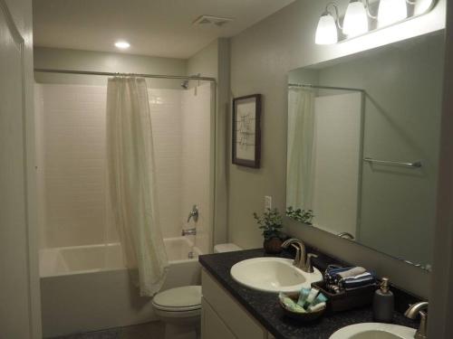 Luxurious Farm Style House photo 22
