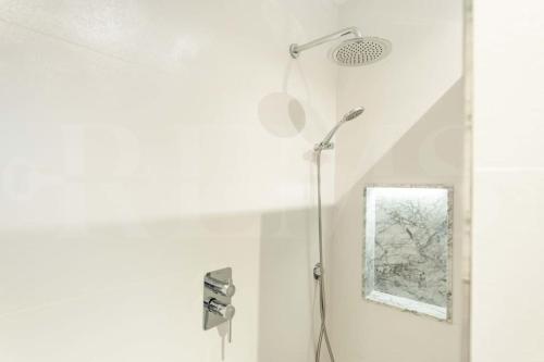 Modern apartment next to the Cervantes Theatre by REMS photo 9