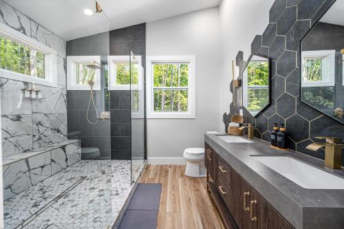 a bathroom with a sink and a shower and a toilet at NEW Beehive Tree House Retreat in Pittsboro