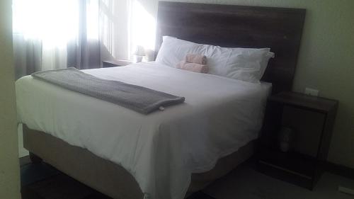 Cama ou camas em um quarto em JBC Guest House