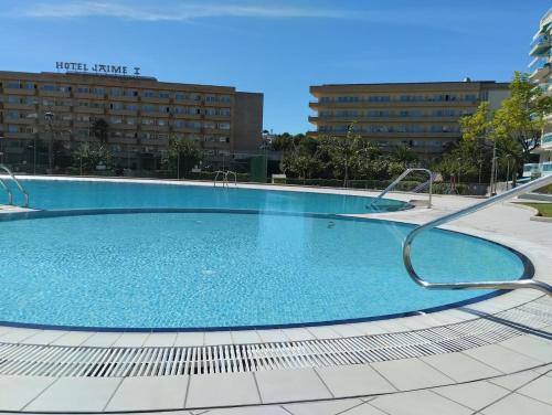 Apartamentos CH3 parking incluidoの敷地内または近くにあるプール