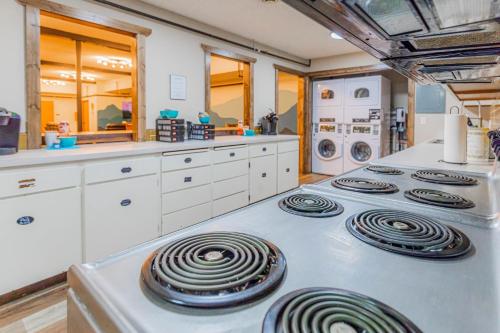 a kitchen with a stove with several coils on it at Pintler's Portal Hostel in Anaconda