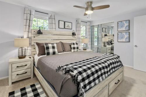 a bedroom with a bed and a ceiling fan at Luxury Sterling townhome - Private, Self checkin in Sterling
