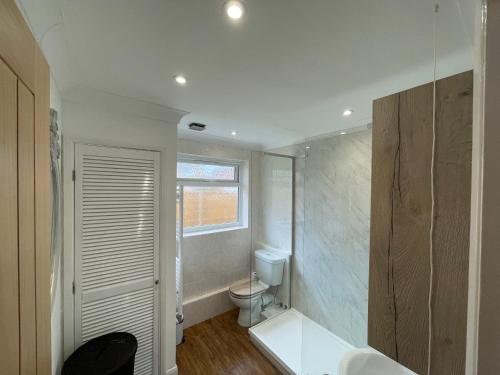 a bathroom with a toilet and a window at lodge in the heart of Bourne in Lincolnshire