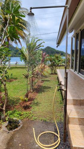 a backyard with a hose hooked up to a house at TIVA PERL LODGE TAHAA in Tiva