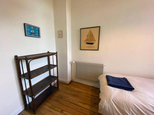 a room with a bed and a book shelf in it at Maison de Charme - 4 Chambres - Courette & Parking Gratuit in Amiens