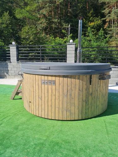 a hot tub in the middle of a field of grass at Casa Munty in Orlat