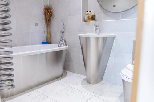 Luxury Cardiff City Centre Apartments photo 10