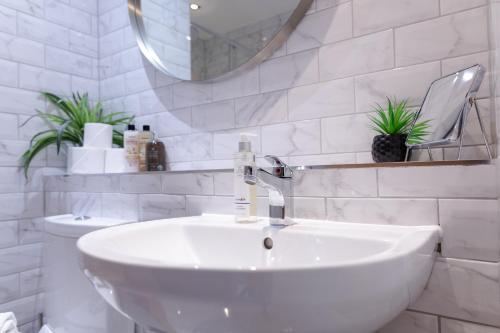 Luxury Cardiff City Centre Apartments photo 14