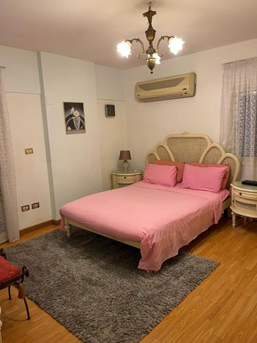 Легло или легла в стая в Lovely furnished 2-bedroom apartment with balcony