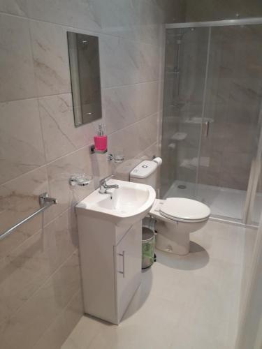 Kylpyhuone majoituspaikassa ND'S APARTMENT
