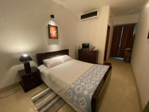 a bedroom with a large bed and a window at Cozy Ac Private bedroom Gulshan 1 - 6km Airport in Dhaka