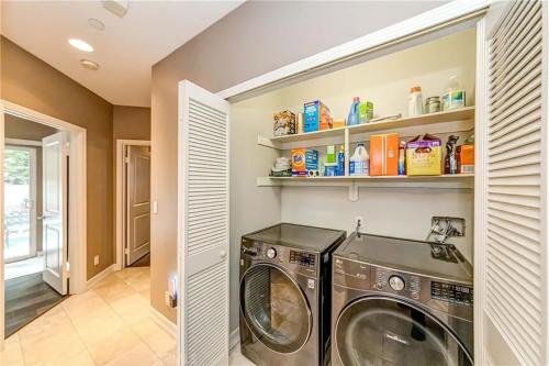 a laundry room with a washer and dryer at Shared Luxury Beach house in Redondo Beach. Private 2 Bedrooms / Bath in Redondo Beach