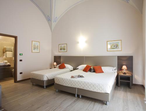 A bed or beds in a room at Residence Caffé Savona