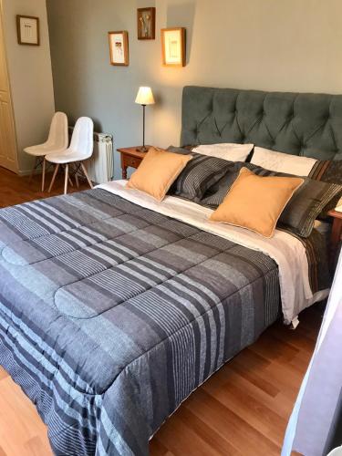 Ένα ή περισσότερα κρεβάτια σε δωμάτιο στο Apart Las Condes Espaço inteiro no bairro El Golf
