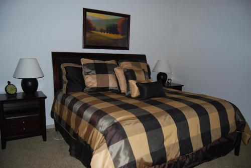 Postel nebo postele na pokoji v ubytování Casa Felsted Torre 1 304 Mayan Lakes resort