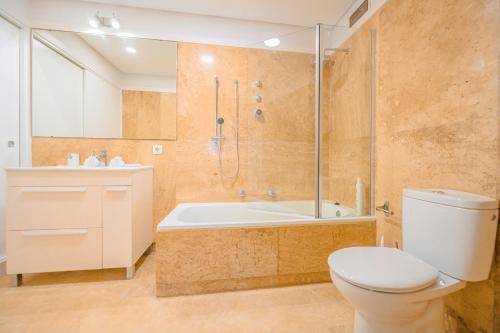 ห้องน้ำของ For You Rentals Amplia y cómoda casa de cuatro dormitorios en Chamberí MAU5