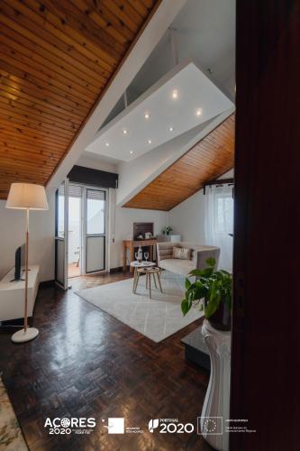 a living room with a couch and a table at Miradouro da Papalva Guest House - Pico - Azores in São João