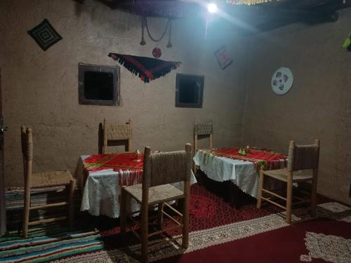 TV a/nebo společenská místnost v ubytování Camp Familia Erg Chebbi