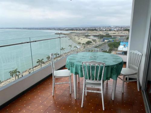Un balcón o terraza de insuperable vista al mar