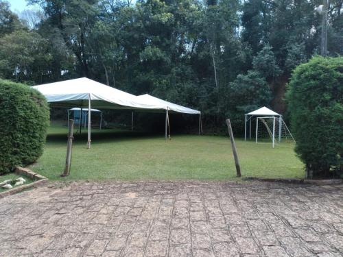 Gallery image of Casa Guacuri - Casa de temporada e eventos - apartamentos com suítes - Piscinas e Amplo Estacionamento in Itupeva