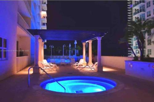 Brickell Luxe - Best Balcony - 32nd Fl - Luxe Waterfront & City Views - Furnished Balcony - Walk-Water-WiFi photo 51