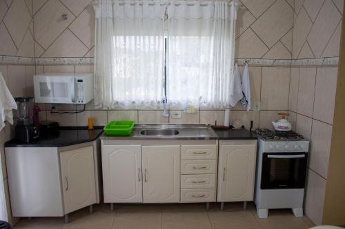 Dapur atau dapur kecil di Casa do Farol - Frente para a praia