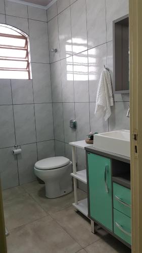 Ένα μπάνιο στο Charmoso apartamento da Vovó Enedina