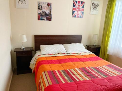a bedroom with a bed with a colorful blanket at Un lugar mágico en Puerto Montt in Llanquihue