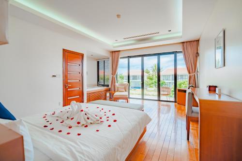 Ένα ή περισσότερα κρεβάτια σε δωμάτιο στο Sunny Beach Villa
