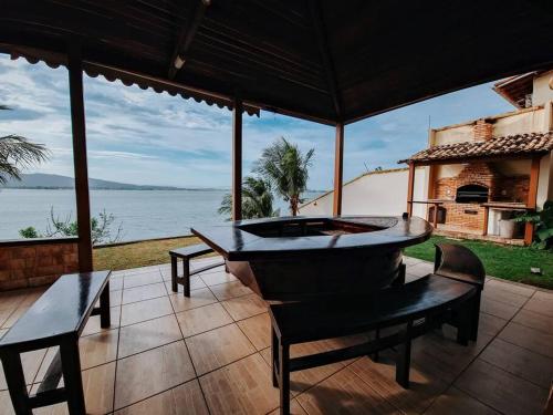 Linda casa com vista para lagoa