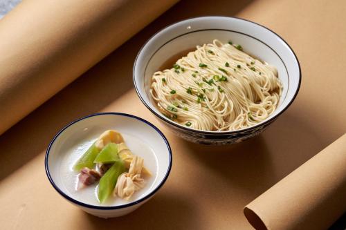 ホテルの敷地内または近くでの食事または食べ物