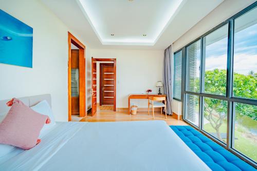 Ένα ή περισσότερα κρεβάτια σε δωμάτιο στο Sunny Beach Villa