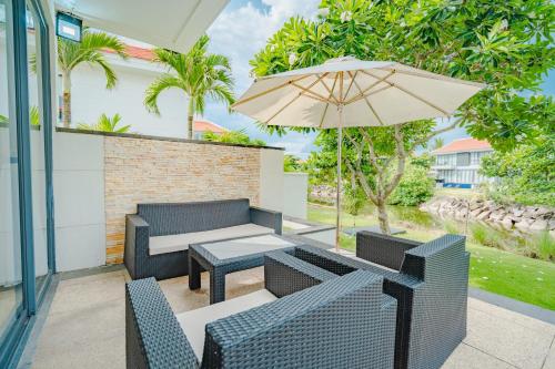 Κήπος έξω από το Sunny Beach Villa